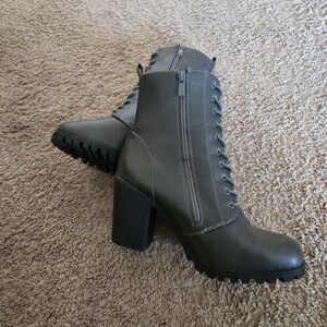 Stylish Gray Women's Boots